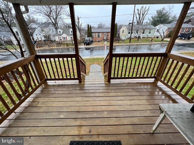 Photo - 3712 Lawrence Ave