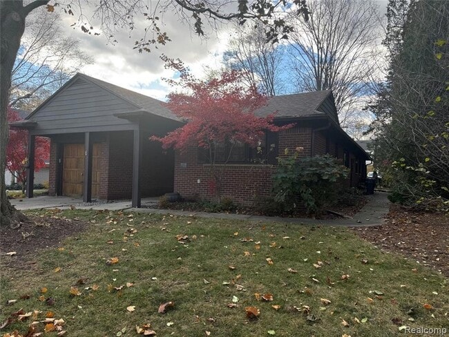 Photo - 6 Danvers Ln