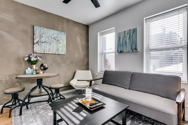 Building Photo - 1519 W Superior St Unit ID1255750P