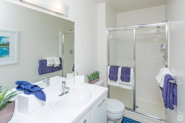 2BR, 2BA - 1,021 SF Cascades - Lakeside Terrace Apartments