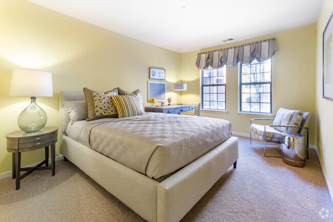 1 BR, 1 BA - Philadelphia, 745 SF - MainCentre