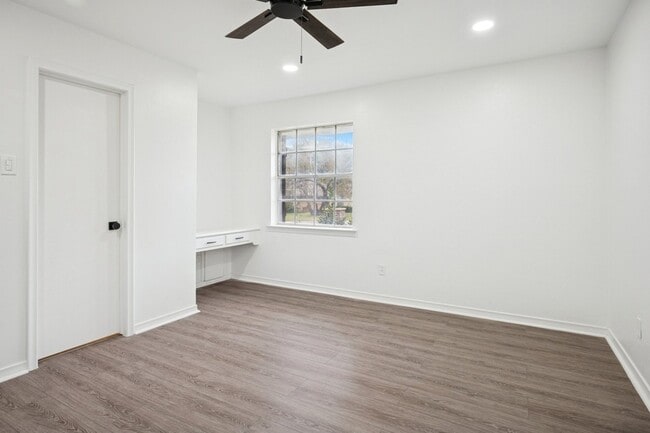 Photo - 7626 Dentcrest Dr Unit 7628