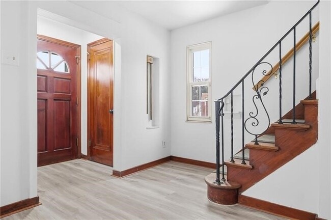 Photo - 3841 Lawnview Ave