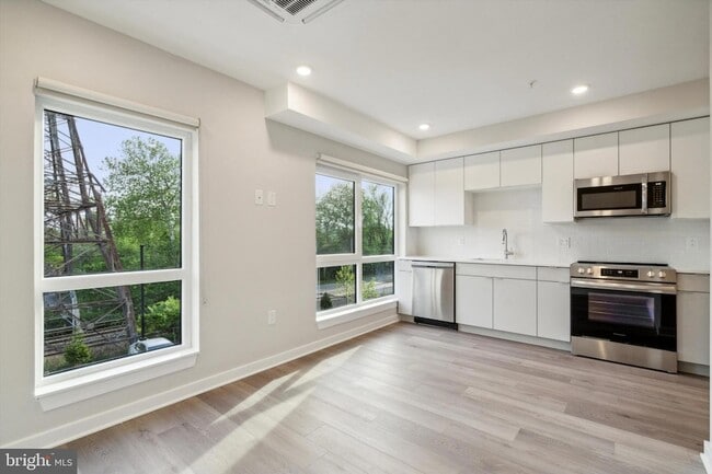 Building Photo - 3449 Scotts Ln Unit A404