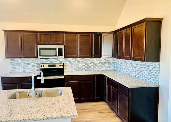 Photo - 808 Fallbrook Dr