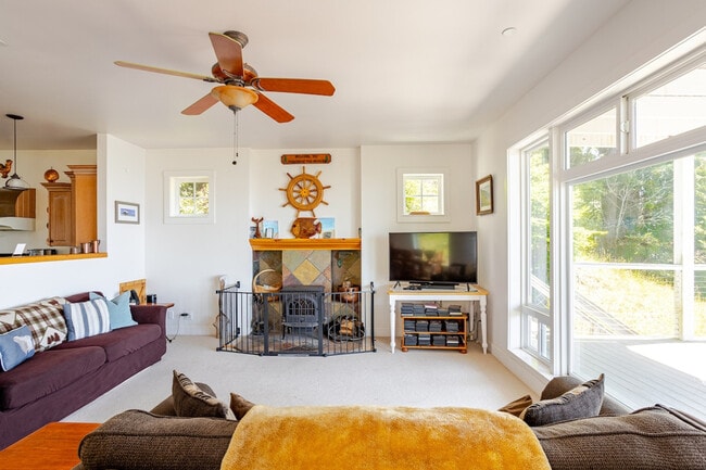 Building Photo - 22164 Umland Cir Unit SI ID1501087P