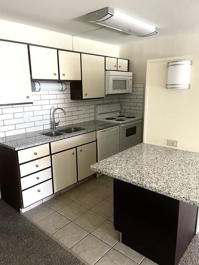 Floor Plan - 2 Bedroom/1 Bath - Remodeled
