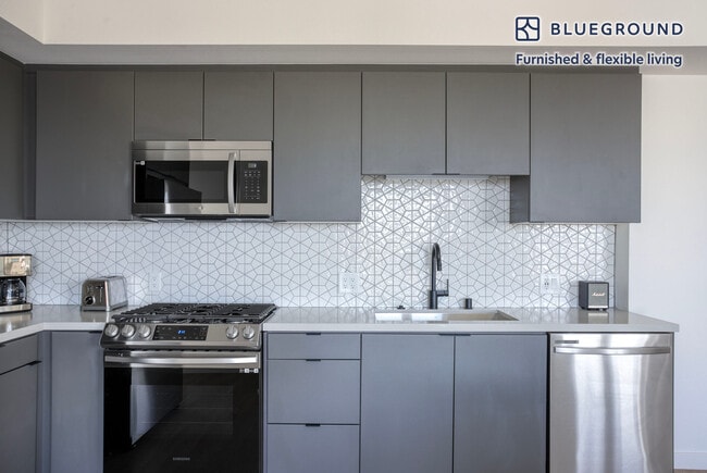 Photo - 5620 De Longpre Ave Unit FL6-ID1113