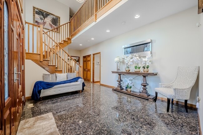 Photo - 723 Laurie Ln