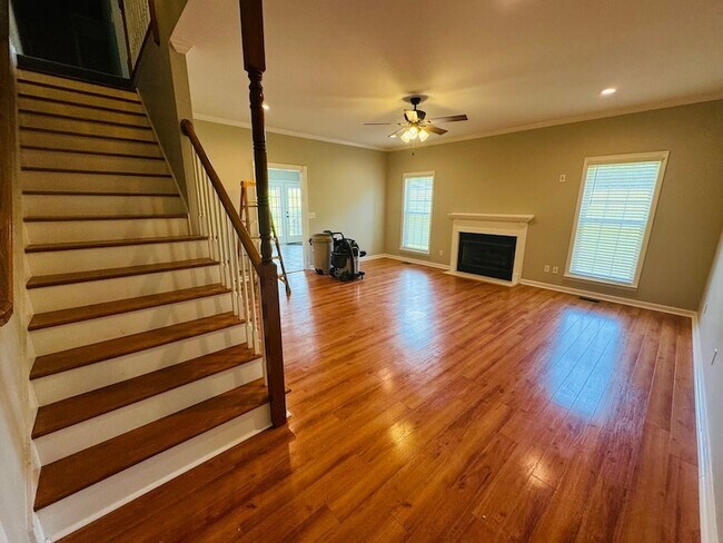 Photo - 449 Sanders Ln