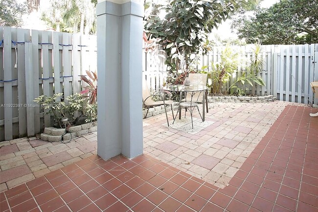 Photo - 1361 Cottonwood Cir