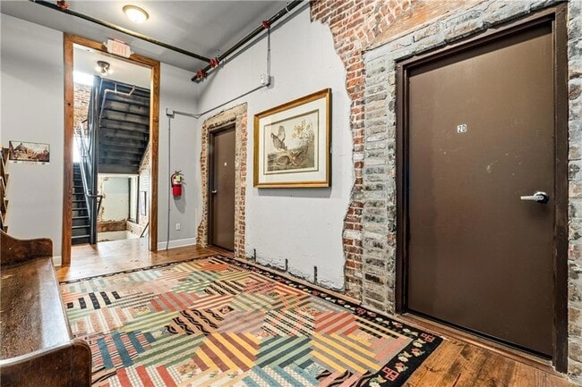 Building Photo - 558 St Francis St Unit 2D