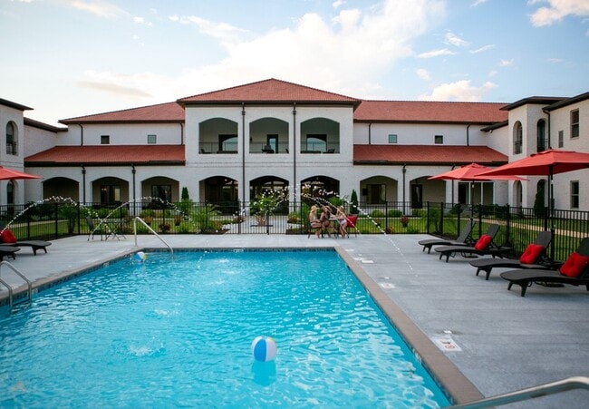 Building Photo - 150 Club House Dr