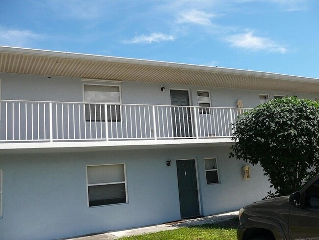 Building Photo - 617 Ixoria Ave Unit 15