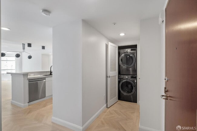 Photo - 403 Main St Unit 717N