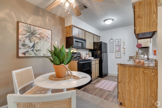 1BR, 1BA- 800SF - The Greens Of Bedford