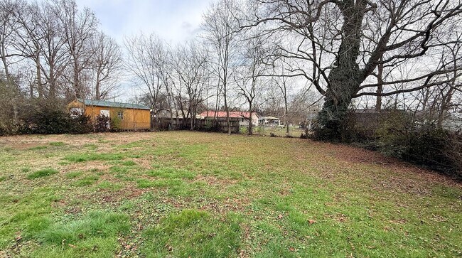 Photo - 205 Robert E Lee St