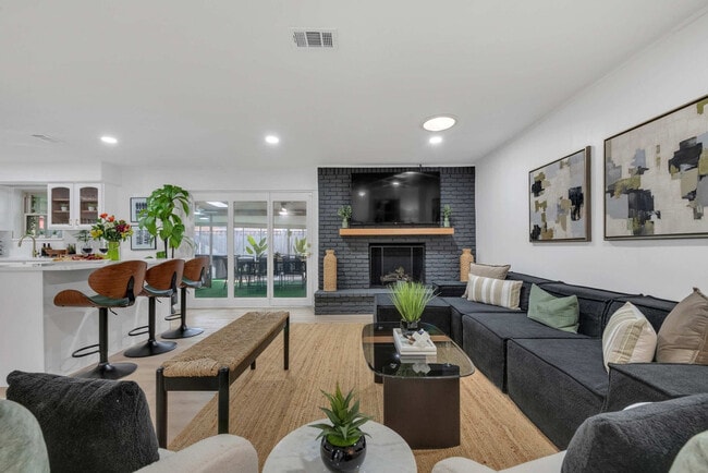 Building Photo - 1901 Cordova Bend Unit SI ID1514801P