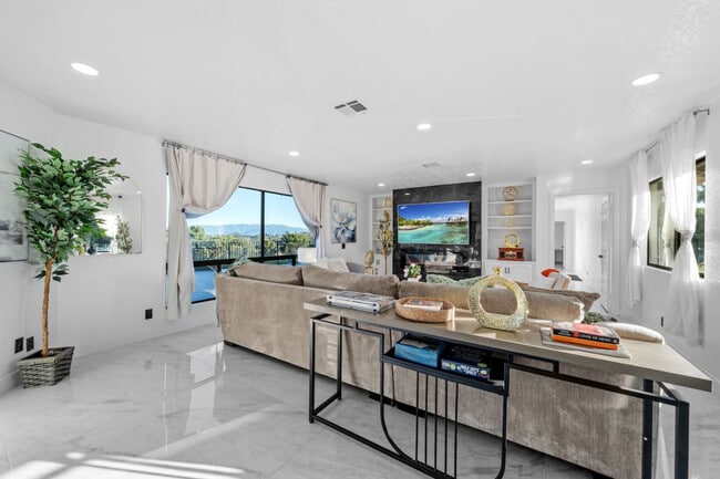 Building Photo - 14552 Skyline Truck Trail Unit ID1283138P