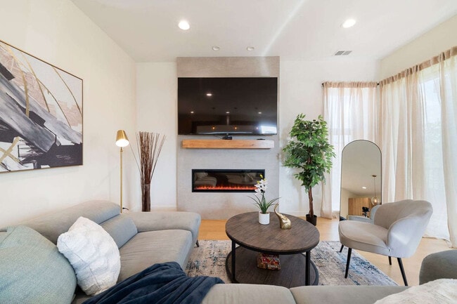 Photo - 2110 W Washington Blvd Unit ID1253892P