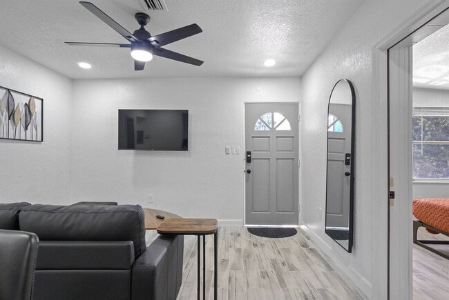 Building Photo - 1711 Asher Ln Unit ID1094225P