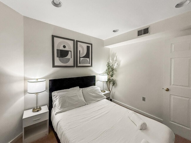 Photo - 250 S 17th St Unit ID1285556P