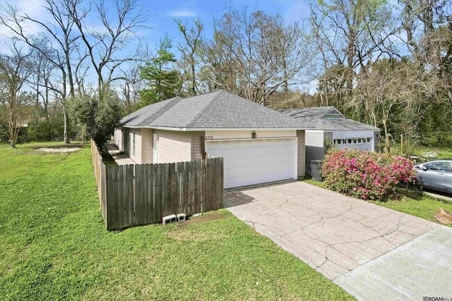 Photo - 270 Stoney Creek Ave