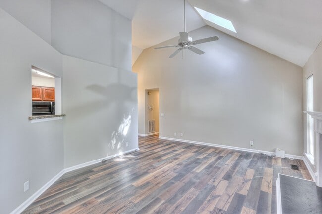 Photo - 1617 Roundhill Dr