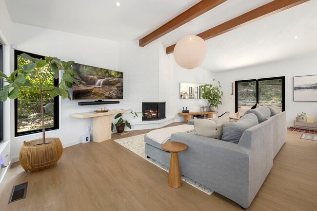 Photo - 1156 E Lakefront Dr Unit ID1221921P