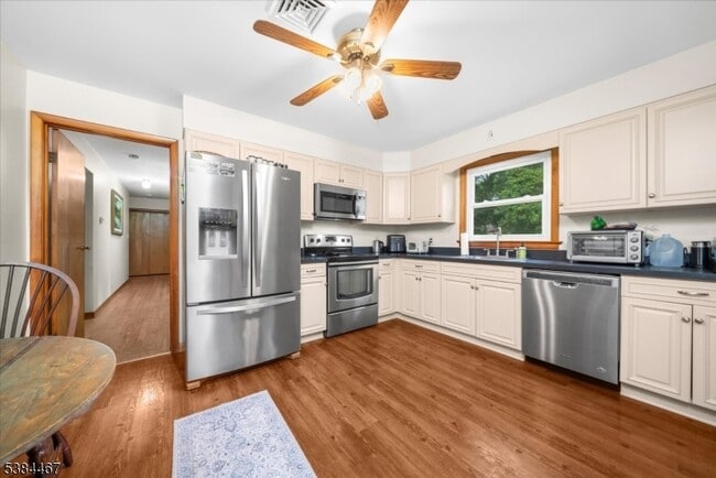 Photo - 154 Old Croton Rd