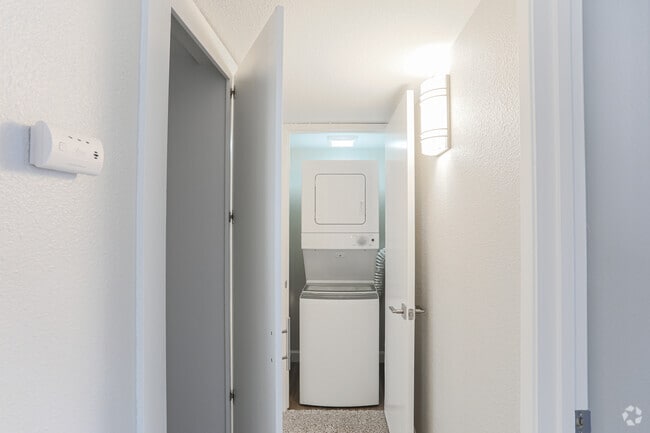 1BR, 1BA - 724 SF - Sunrise Wood Apartments