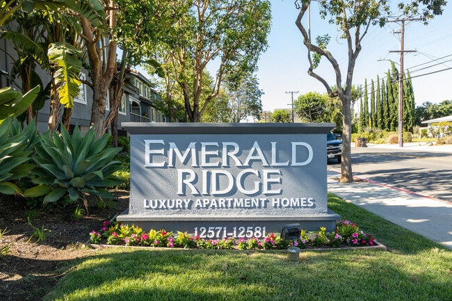 Photo - Emerald Ridge Apartments