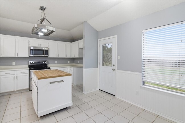 Photo - 120 Mule Deer Ct