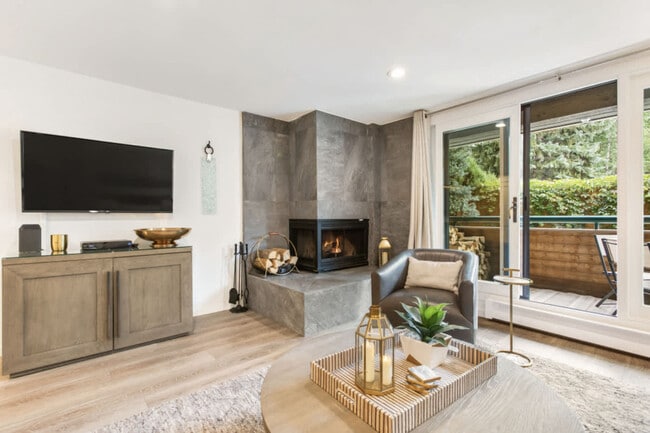 Building Photo - 1024 E Hopkins Ave Unit FL1-ID1021504P