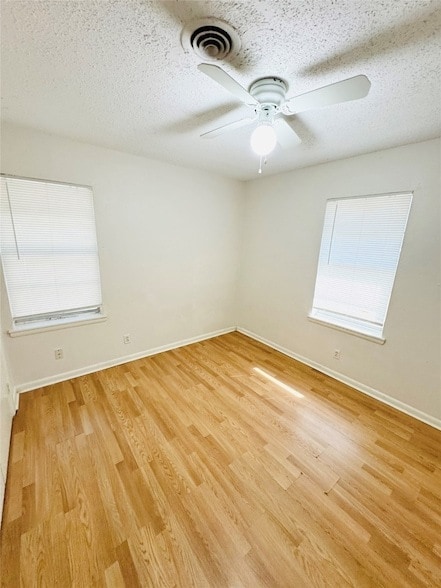 Photo - 1521 Longview St