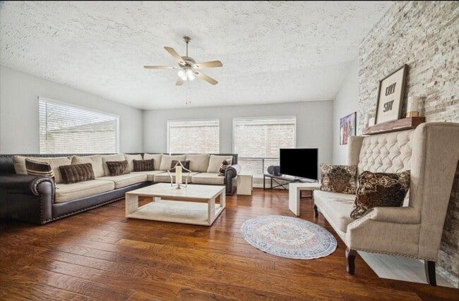 Photo - 16147 New Field Dr