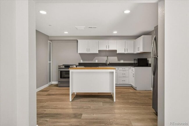 Photo - 1734 King St Unit B