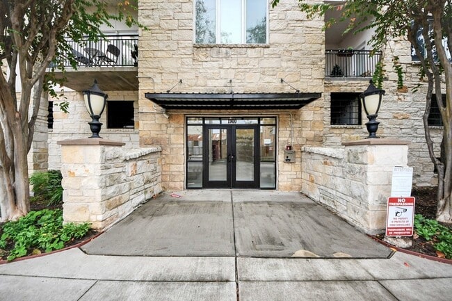 Photo - 1900 Genesee St Unit 204