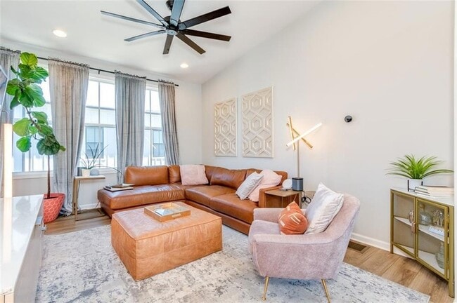 Photo - 912 Brees Ct