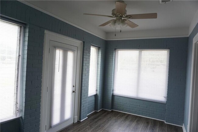 Photo - 177 W 5th St