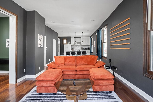 Building Photo - 525 E North St Unit ID1303767P