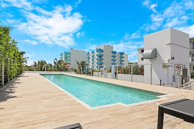 Photo - 250 Collins Ave Unit ID1272093P