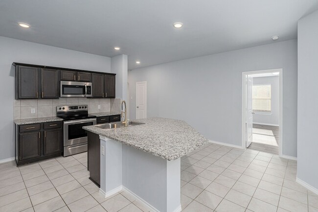 Photo - 811 Emerald Dr