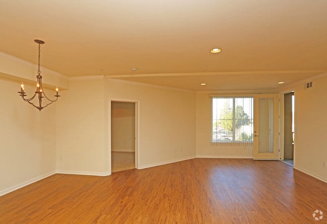 Photo - Livorno Square