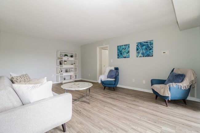 Living Room - Dover Country Club