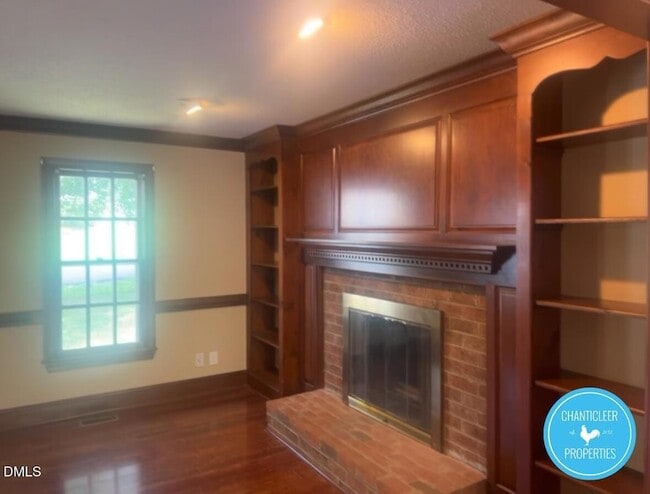 Building Photo - 6925 Sandringham Dr