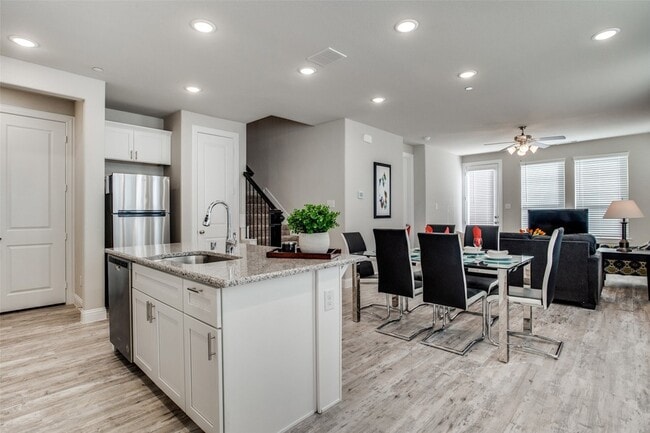 Photo - 1718 Lisa Ct