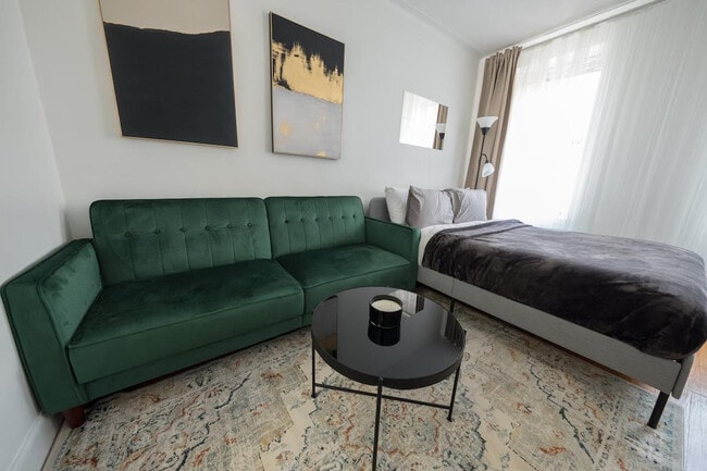 Building Photo - 346 E 76th St Unit ID1032005P