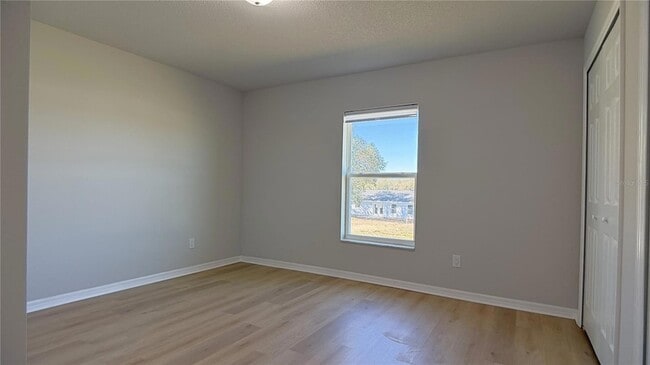 Photo - 110 E Dupont Ter