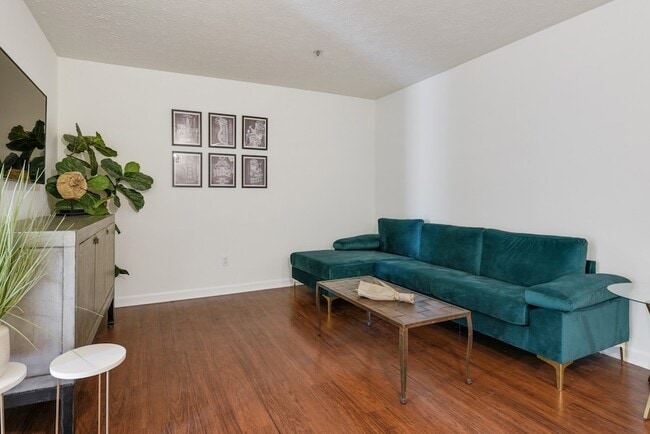 Photo - 1808 State St Unit 307